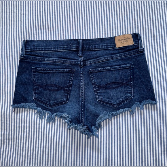 Women’s Abercrombie & Fitch US 6 Navy Blue Booty Jean Shorts - Picture 3 of 8